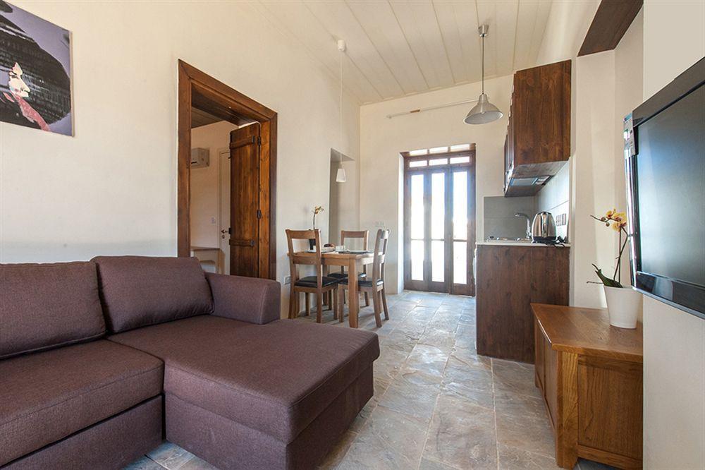 Ktima 1937 Kannides Country house Dhrousha